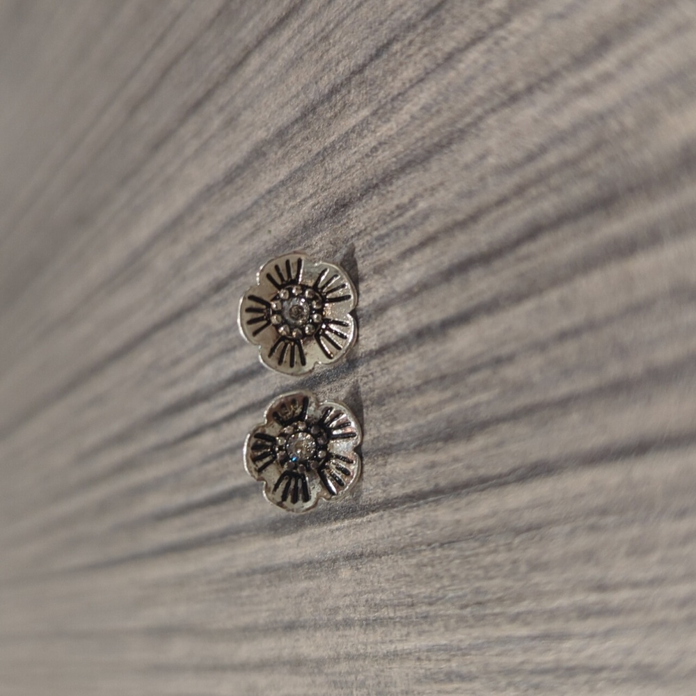 Brighton silver black diamond flower earrings